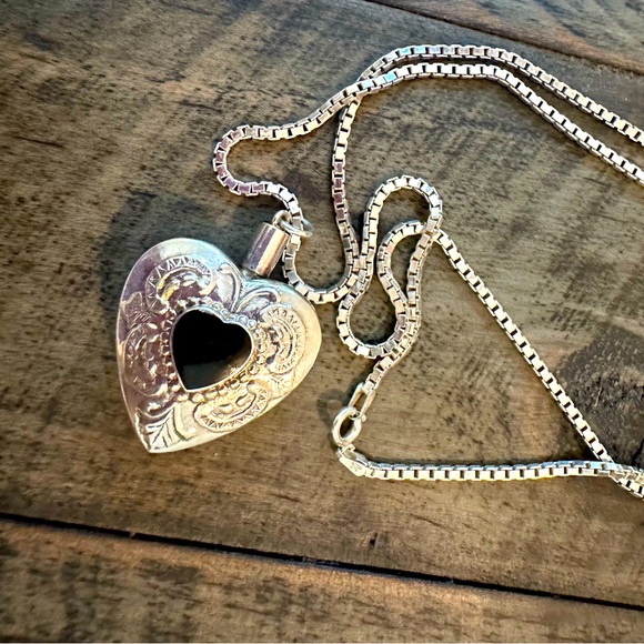 Jewelry - Vintage Silver tone Heart Bottle necklace